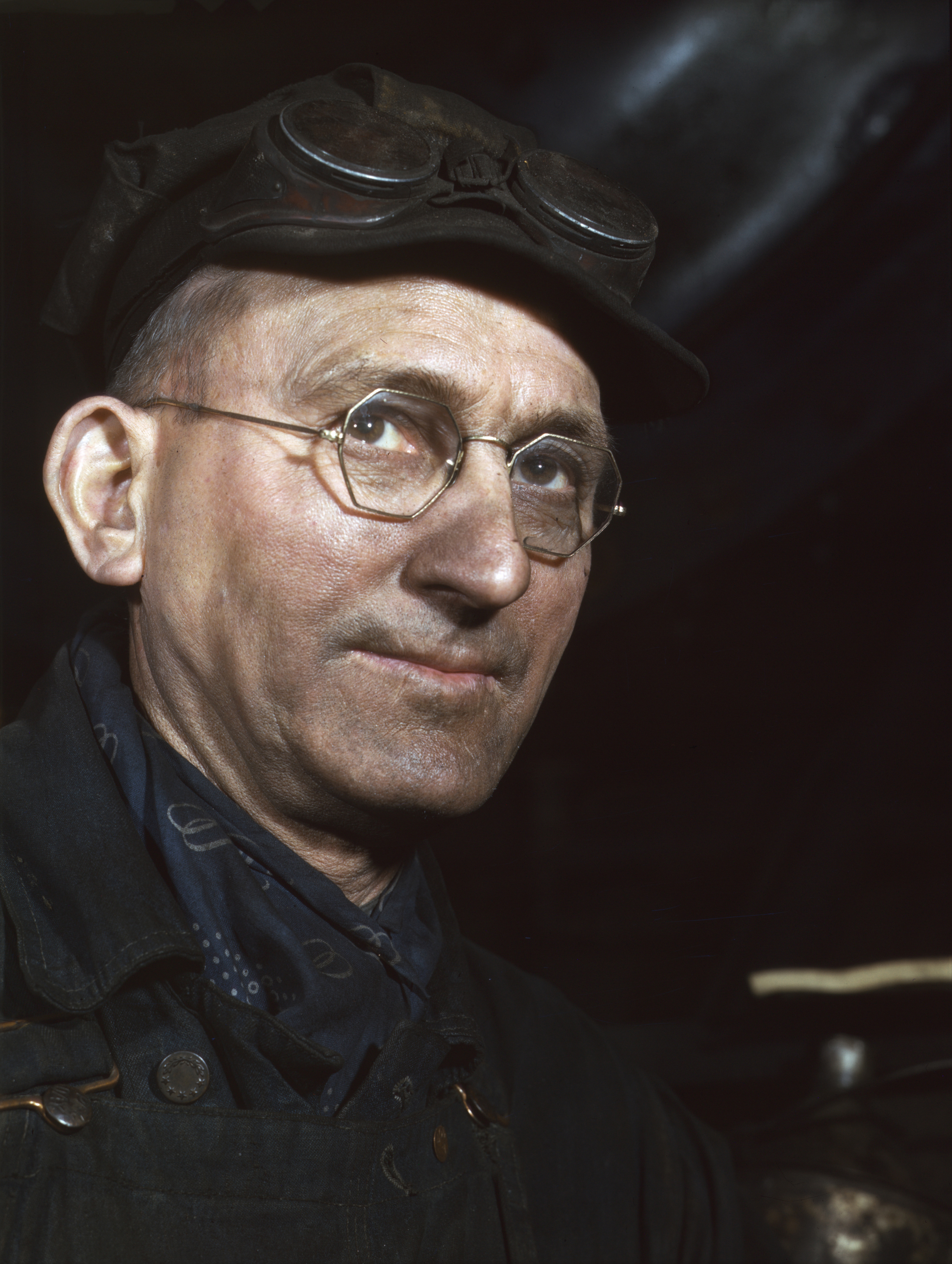 Jack_Delano_-_James_Lynch_a_roundhouse_worker_C__NW_RR