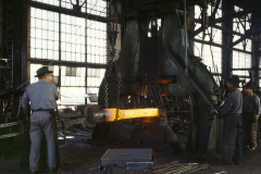Hammering_out_a_draw_bar_on_the_steam_drop_hammer_in_the_blacksmith_shop_Santa_Fe_RR